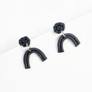 MATTE BLACK HORSESHOE EARRINGS